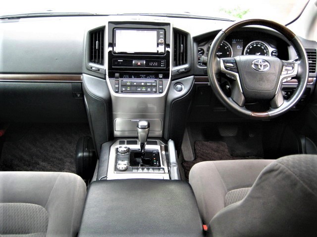 2016 TOYOTA LAND CRUISUR GX 4WD MODELLISUTA 