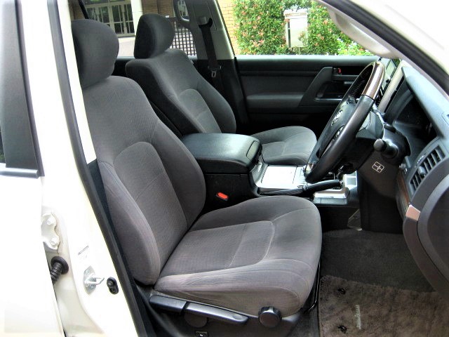 2016 TOYOTA LAND CRUISUR GX 4WD MODELLISUTA 