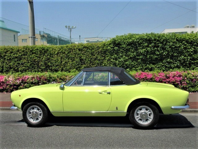 1974 Fiat  124 spiders
