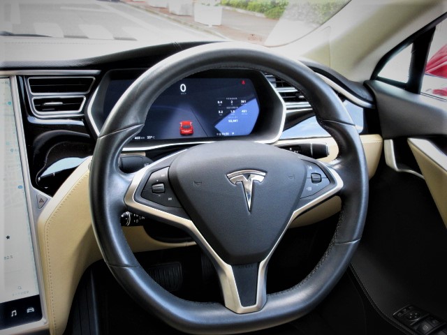 2015 Tesla Model S 85