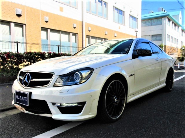 2011 Mercedes-Benz  AMG C63 Coupe  Performance package