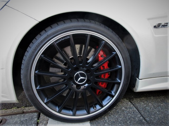 2011 Mercedes-Benz  AMG C63 Coupe  Performance package