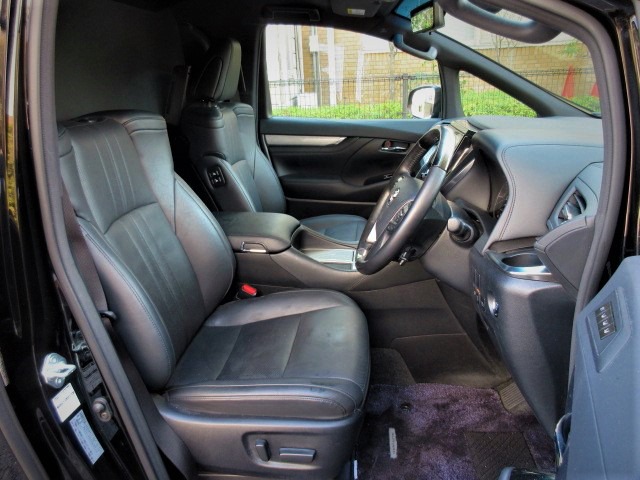 2020 Toyota Alphard 3.5 Royal Lounge  Full partition