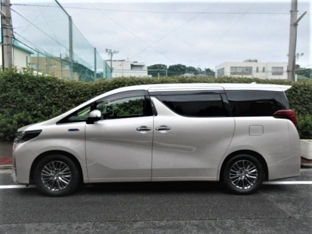 2018 Toyota ALPHARD 3.5 ROYAL LOUNGE  Rear entertainment