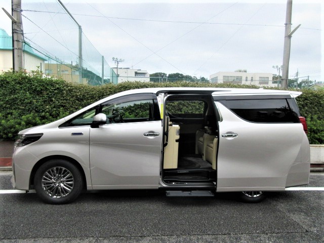 2018 Toyota ALPHARD 3.5 ROYAL LOUNGE  Rear entertainment