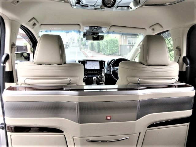 2018 Toyota ALPHARD 3.5 ROYAL LOUNGE  Rear entertainment