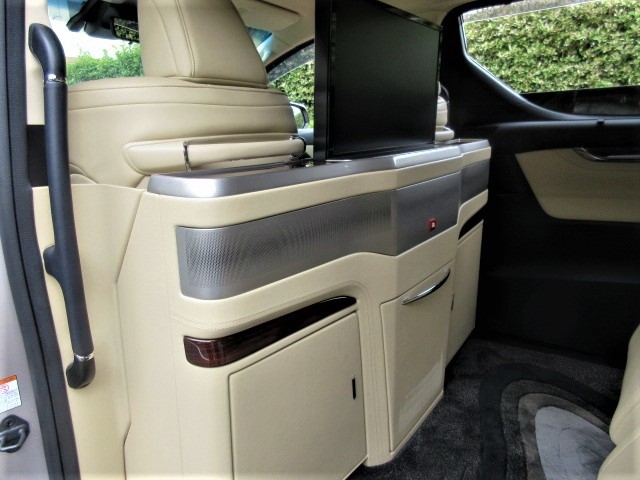 2018 Toyota ALPHARD 3.5 ROYAL LOUNGE  Rear entertainment