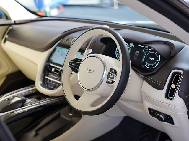 2021 Aston Martin DBX Exterior pack