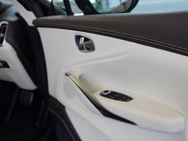 2021 Aston Martin DBX Exterior pack