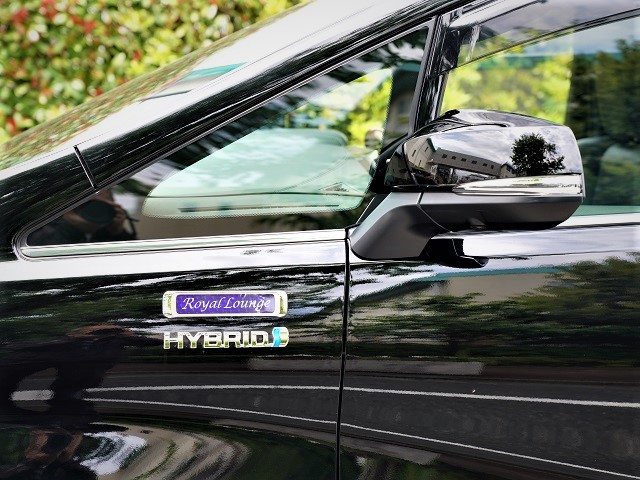 2017 Toyota Alphard hybrid 2.5 Royal Lounge SP 4WD