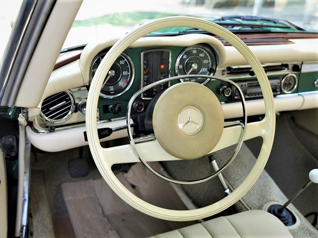 1970 Mercedes-Benz 280SL 4-speed MT