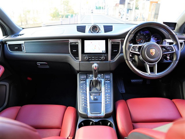 2016 Porsche Macan  GTS PDK 4WD  2017 model
