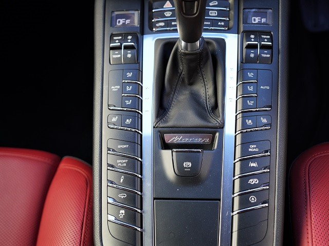 2016 Porsche Macan  GTS PDK 4WD  2017 model