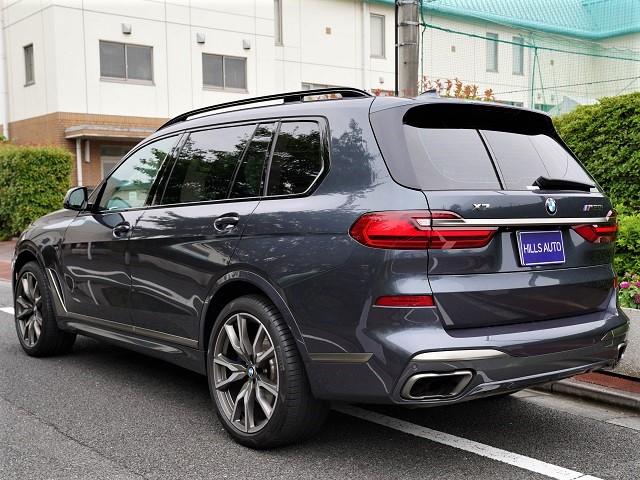 2020 BMW X7 M50i 4WD rear entertainment