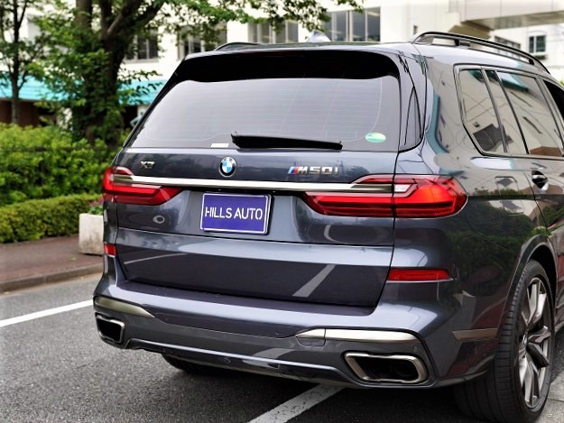 2020 BMW X7 M50i 4WD rear entertainment