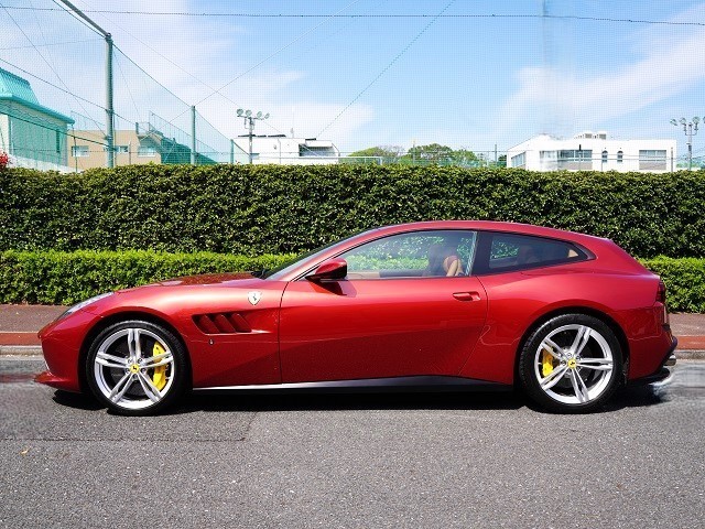 2018 Ferrari GTC4 Lusso  6.3 4WD