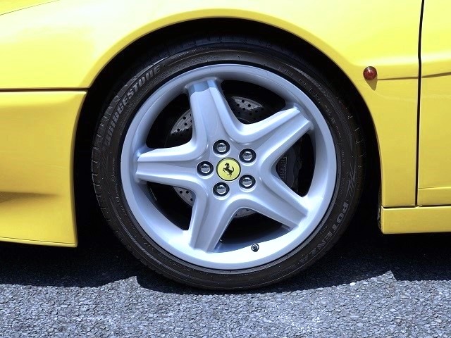 1995 Ferrari 512TR 5-speed manual transmission