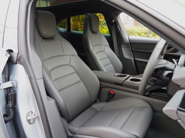 2024 Porsche Taycan Cross Turismo 4 4+1 seats 4WD