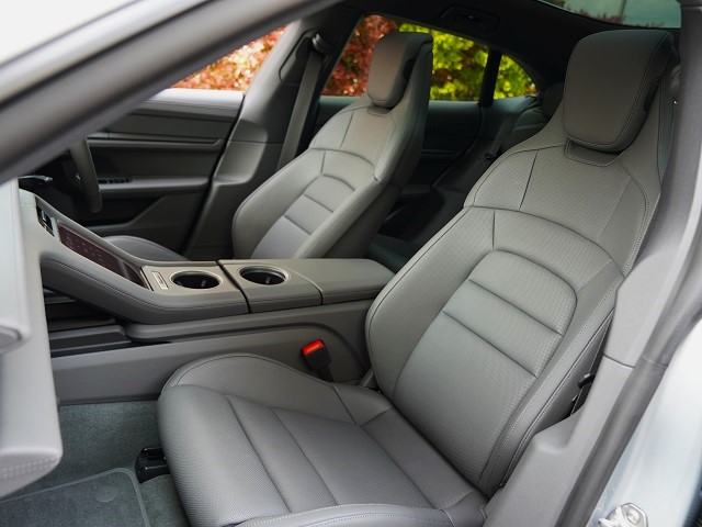 2024 Porsche Taycan Cross Turismo 4 4+1 seats 4WD