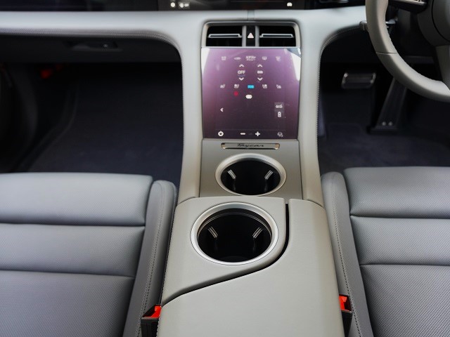2024 Porsche Taycan Cross Turismo 4 4+1 seats 4WD