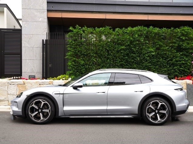 2024 Porsche Taycan Cross Turismo 4 4+1 seats 4WD
