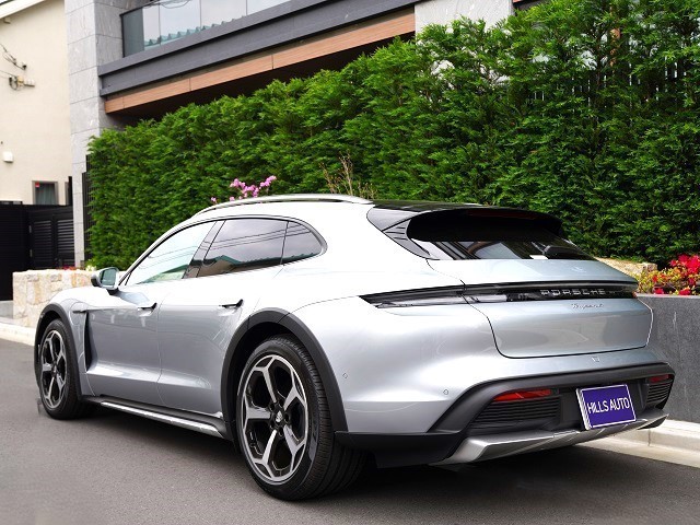 2024 Porsche Taycan Cross Turismo 4 4+1 seats 4WD