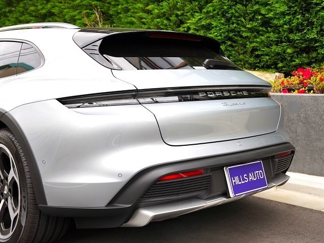 2024 Porsche Taycan Cross Turismo 4 4+1 seats 4WD