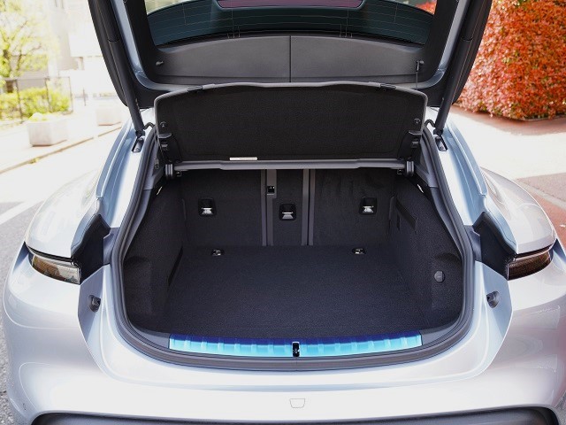 2024 Porsche Taycan Cross Turismo 4 4+1 seats 4WD