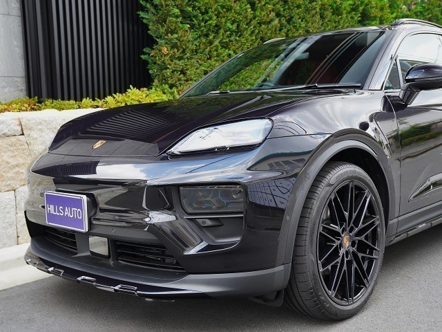 2025 Porsche Macan electric Panoramic roof Sports Chrono