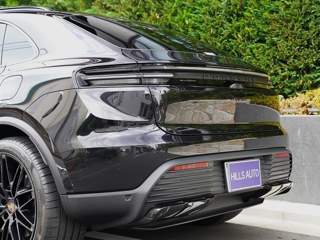 2025 Porsche Macan electric Panoramic roof Sports Chrono