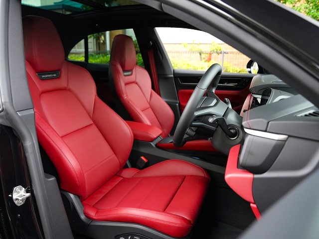 2025 Porsche Macan electric Panoramic roof Sports Chrono