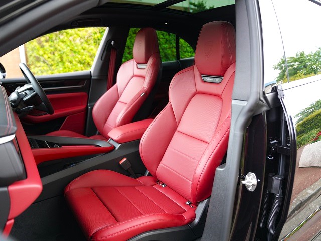 2025 Porsche Macan electric Panoramic roof Sports Chrono