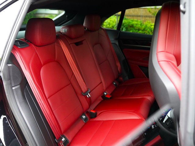 2025 Porsche Macan electric Panoramic roof Sports Chrono