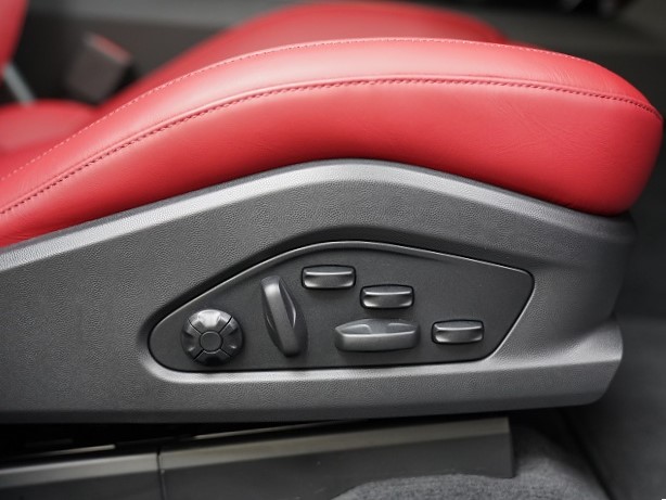 2025 Porsche Macan electric Panoramic roof Sports Chrono