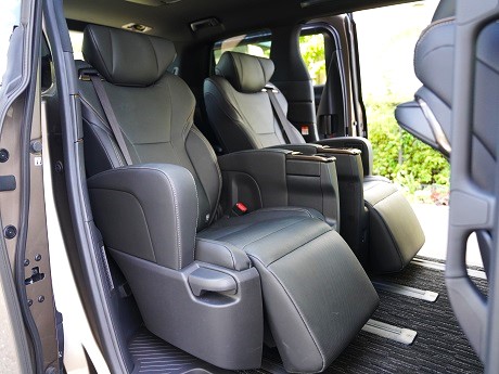 2024 Toyota Alphard Hybrid 2.5 Z Universal Step  Moonroof