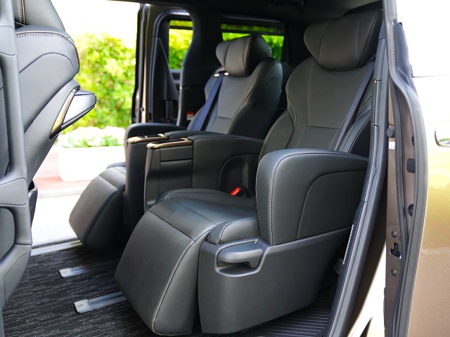 2024 Toyota Alphard Hybrid 2.5 Z Universal Step  Moonroof