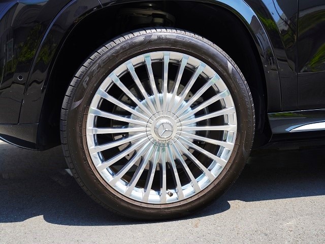 2023 Mercedes-Maybach GLS 600 4Matic (ISG equipped model) 4WD Rear-entry panoramic roof