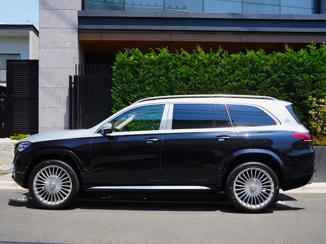 2023 Mercedes-Maybach GLS 600 4Matic (ISG equipped model) 4WD Rear-entry panoramic roof