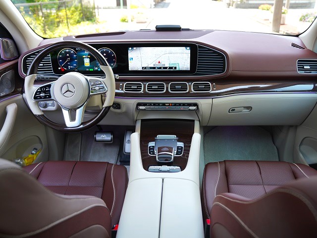 2023 Mercedes-Maybach GLS 600 4Matic (ISG equipped model) 4WD Rear-entry panoramic roof
