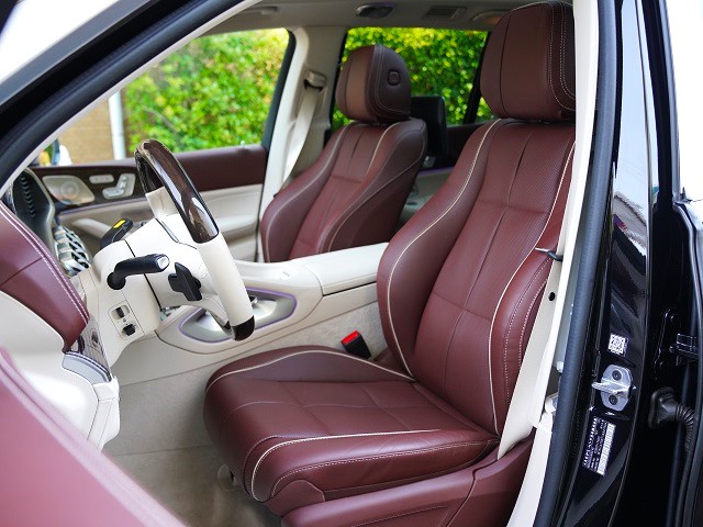 2023 Mercedes-Maybach GLS 600 4Matic (ISG equipped model) 4WD Rear-entry panoramic roof