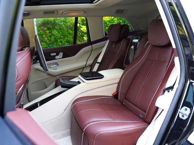 2023 Mercedes-Maybach GLS 600 4Matic (ISG equipped model) 4WD Rear-entry panoramic roof