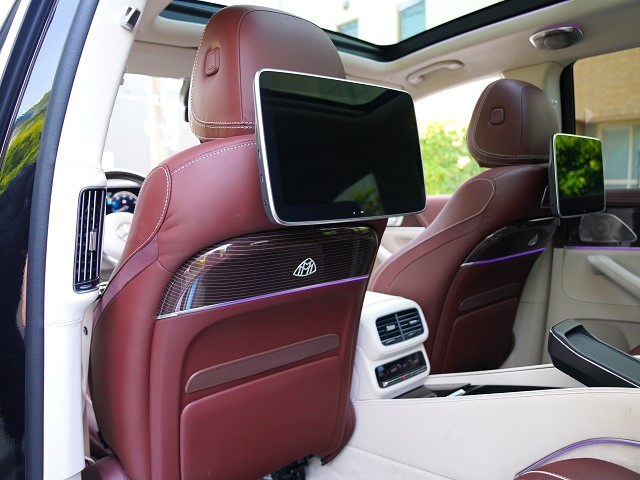 2023 Mercedes-Maybach GLS 600 4Matic (ISG equipped model) 4WD Rear-entry panoramic roof