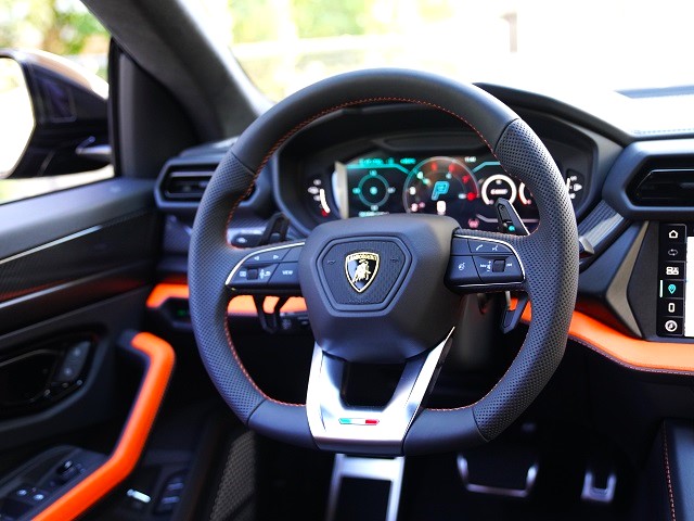 2025 Lamborghini Urus SE 4.0  4WD 