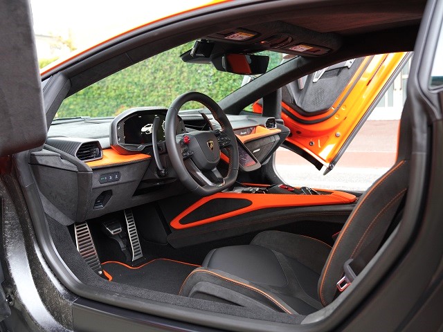 2024 Lamborghini Revuelto 6.5 V12 HPEV 4WD 