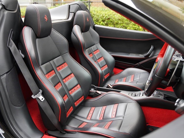 2013 Ferrari 458 Spider  F1 DCT  Daytona Seat