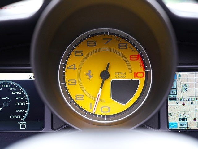 2013 Ferrari 458 Spider  F1 DCT  Daytona Seat