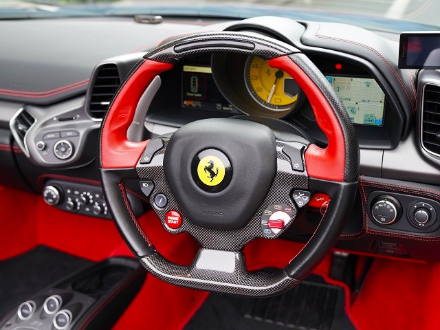 2013 Ferrari 458 Spider  F1 DCT  Daytona Seat