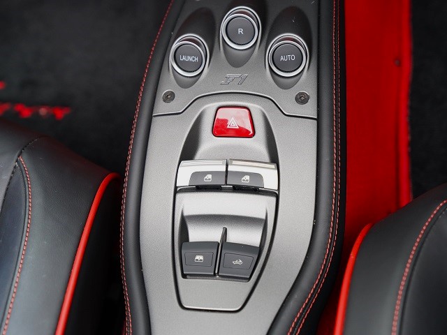 2013 Ferrari 458 Spider  F1 DCT  Daytona Seat
