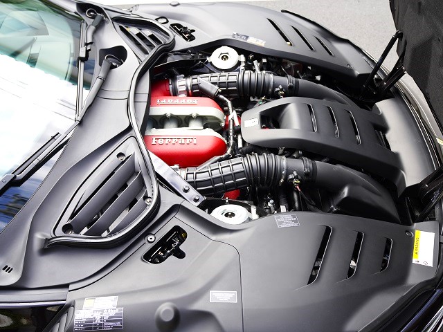 2025 Ferrari Prosangue 6.5 V12  F1 DCT 4WD 
