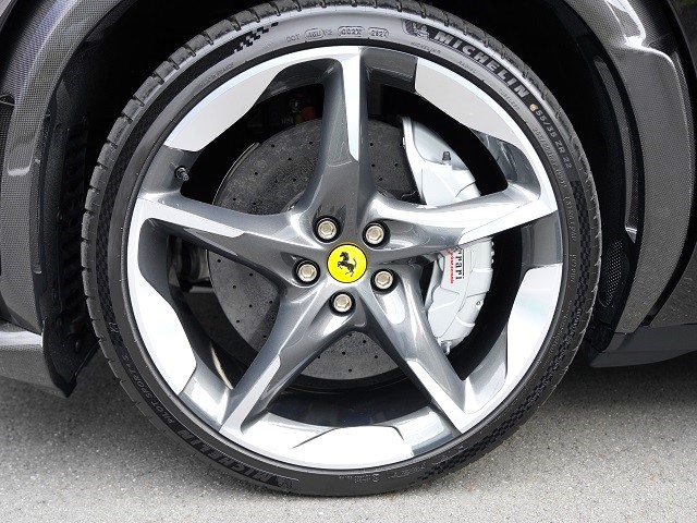 2025 Ferrari Prosangue 6.5 V12  F1 DCT 4WD 